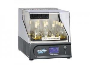 Benchtop incubator shaker